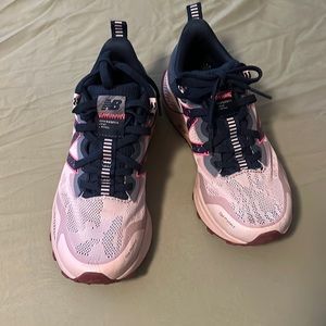 New balance sneaker size 6